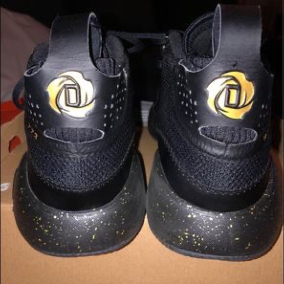Adidas D Rose 773 
Color is Black/Gold beautiful 
Size 7  NUC - Picture 2 of 7
